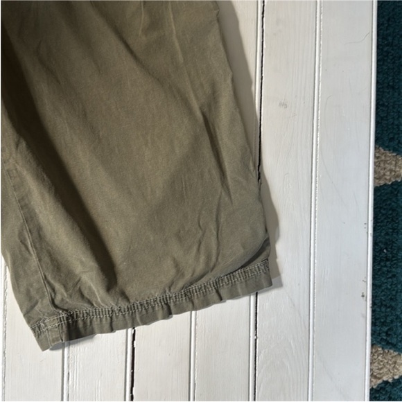 Old Navy Bermuda Shorts Olive Green Size 10 - Picture 3 of 6